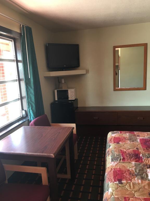 Best Value Inn Motel Sandusky Marianna Εξωτερικό φωτογραφία