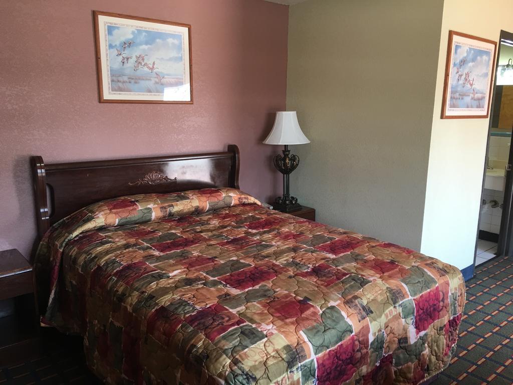 Best Value Inn Motel Sandusky Marianna Εξωτερικό φωτογραφία