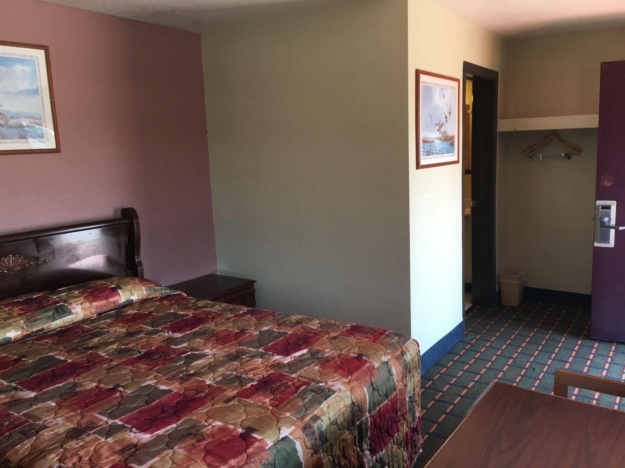 Best Value Inn Motel Sandusky Marianna Εξωτερικό φωτογραφία